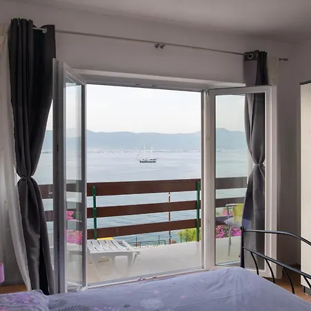 Apartment By The Sea Arbanija, Ciovo - 16117 Trogir